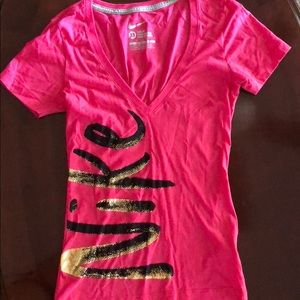 Nike tee hot pink